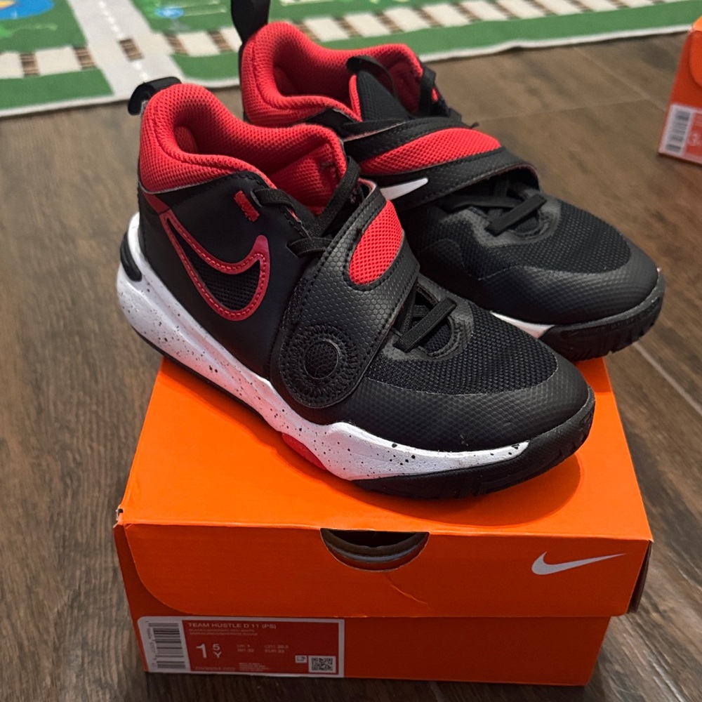 Nike Kids Team Hustle D11